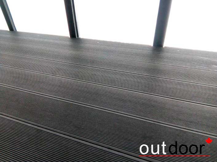 Терраса из ДПК на балконе в многоэтажном доме Терраса из ДПК на балконе в многоэтажном доме