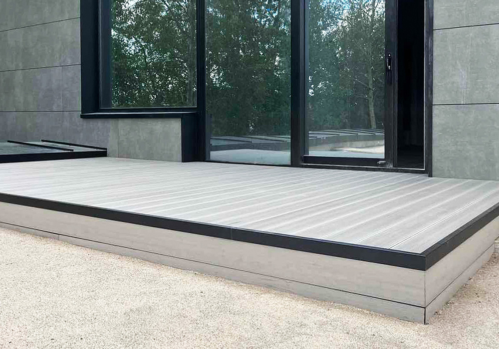 Террасы из ДПК на эксплуатируемой кровле загородного дома Террасы из ДПК на эксплуатируемой кровле загородного дома