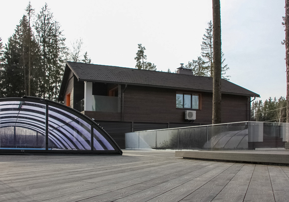 Зона у бассейна во дворе дома Зона у бассейна во дворе дома