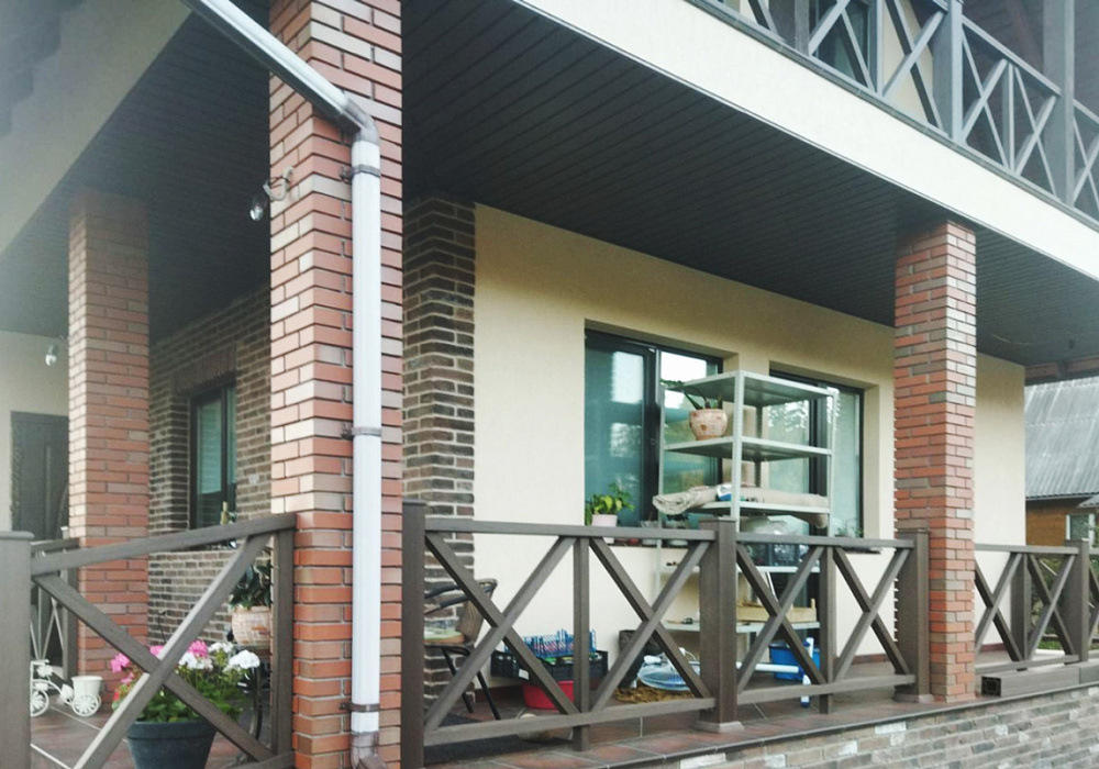 Ограждения ДПК на террасе, крыльце и балконе частного дома Ограждения ДПК на террасе, крыльце и балконе частного дома