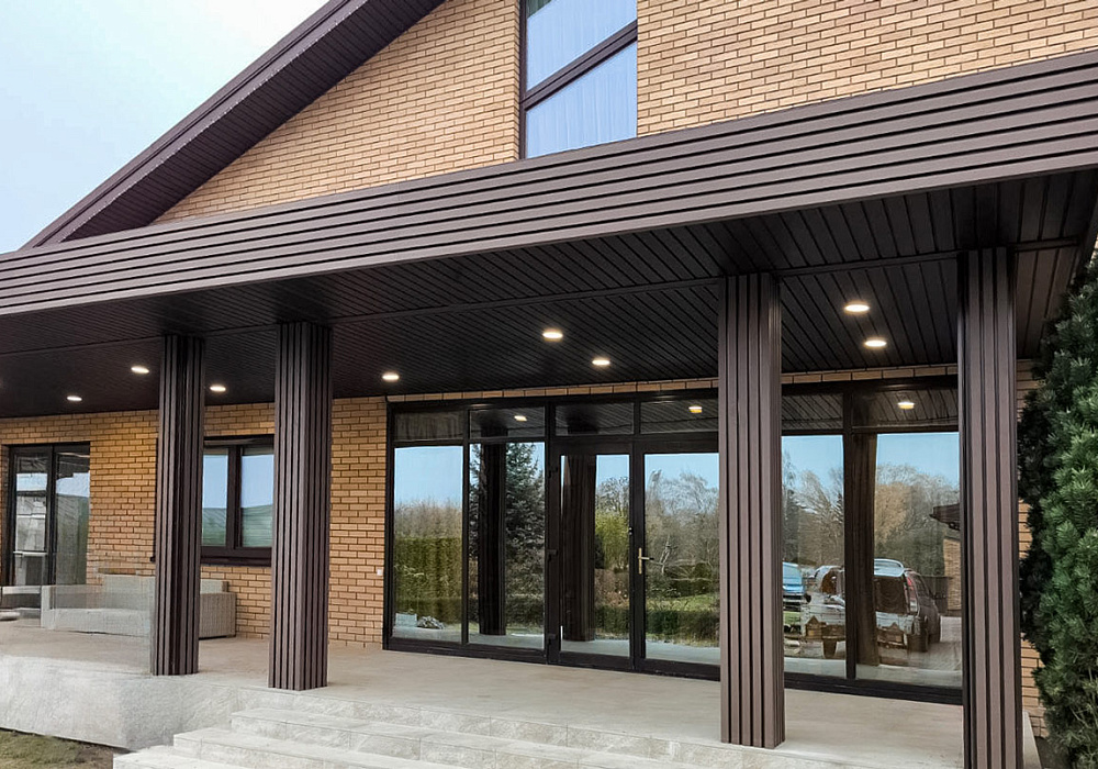 Облицовка навеса и колонн террасы частного дома Облицовка навеса и колонн террасы частного дома