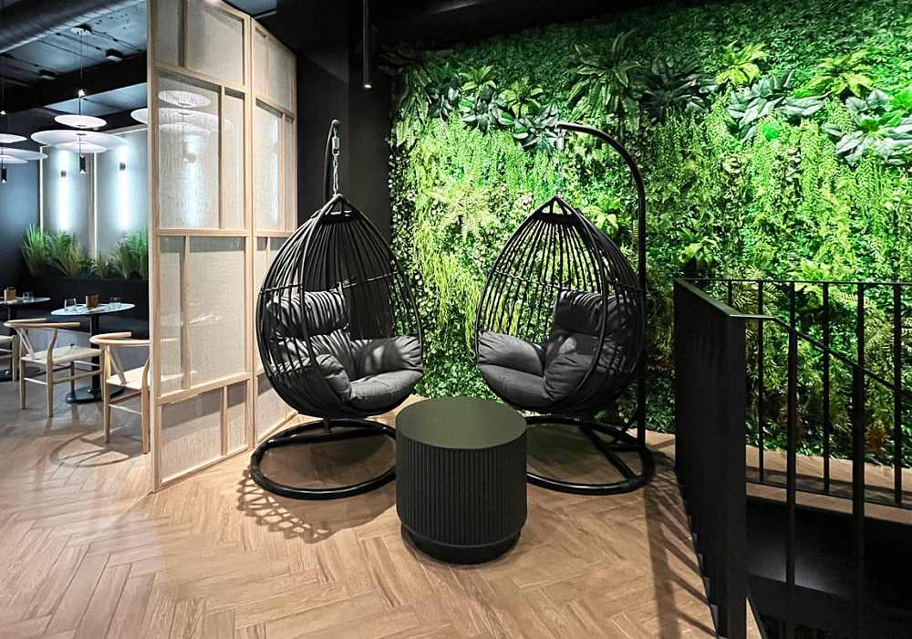 Подвесные кресла-коконы в ресторане Подвесные кресла-коконы в ресторане