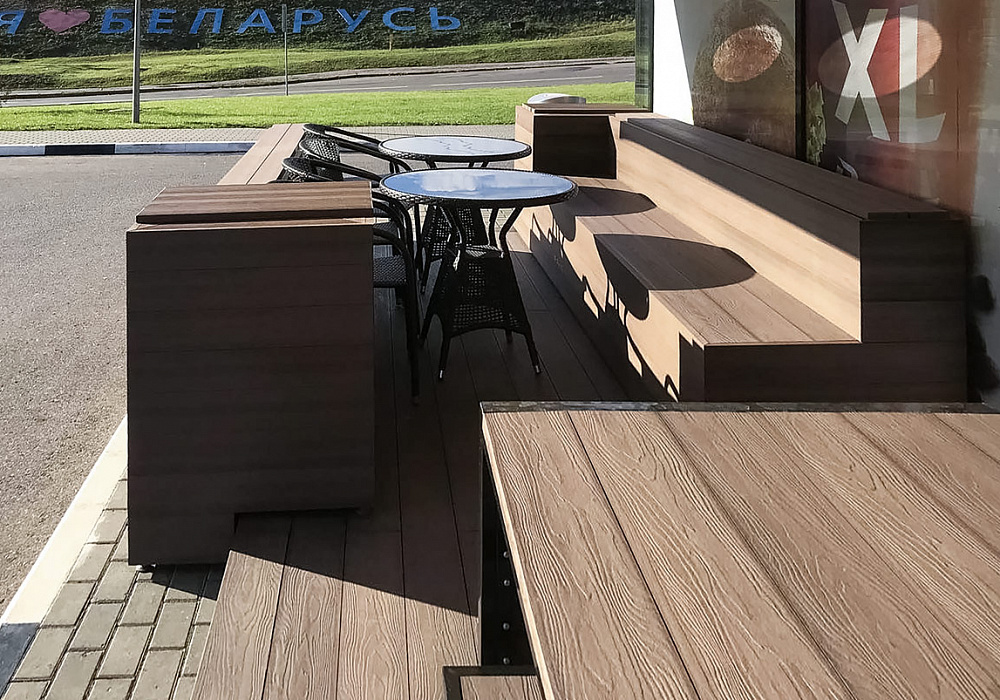 Летнее кафе на автомобильной заправочной станции Летнее кафе на автомобильной заправочной станции