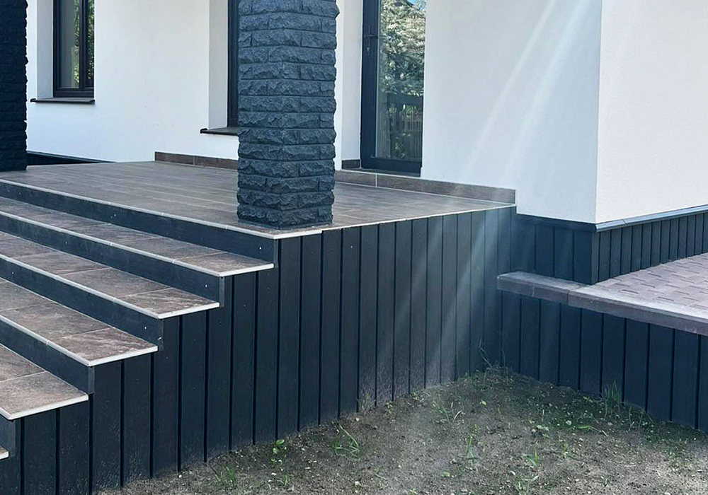 Торцевая зашивка дома доской из ДПК Торцевая зашивка дома доской из ДПК