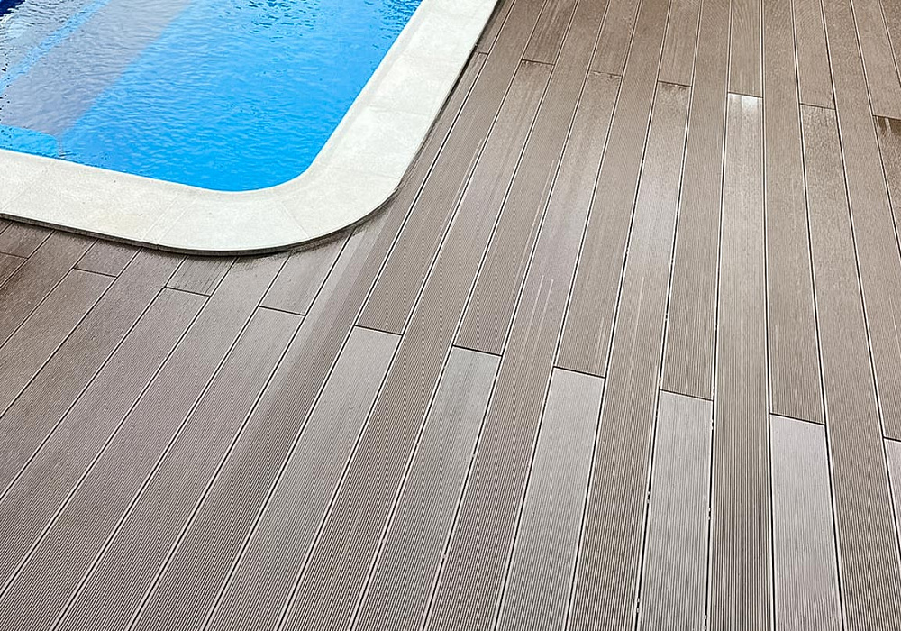 Терраса у бассейна Терраса у бассейна