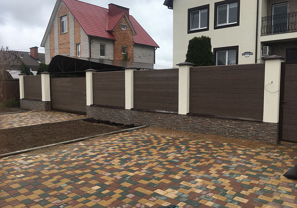 Забор на ленточном фундаменте с использованием доски ДПК Outdoor. Забор на ленточном фундаменте с использованием доски ДПК Outdoor.