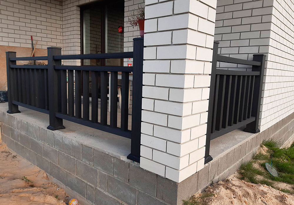 Ограждение крытой террасы в классическом стиле. Ограждение крытой террасы в классическом стиле.