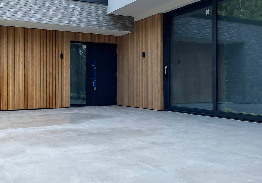 Терраса из крупноформатного керамогранита Терраса из крупноформатного керамогранита