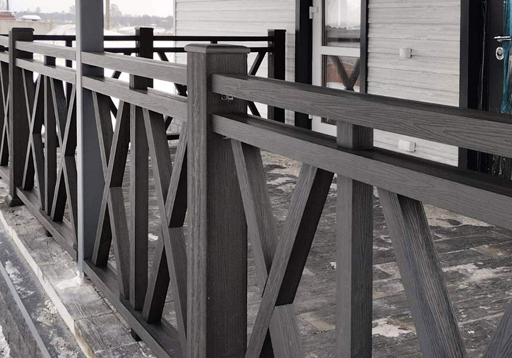 Ограждения "Кантри плюс" на террасе загородного дома Ограждения "Кантри плюс" на террасе загородного дома