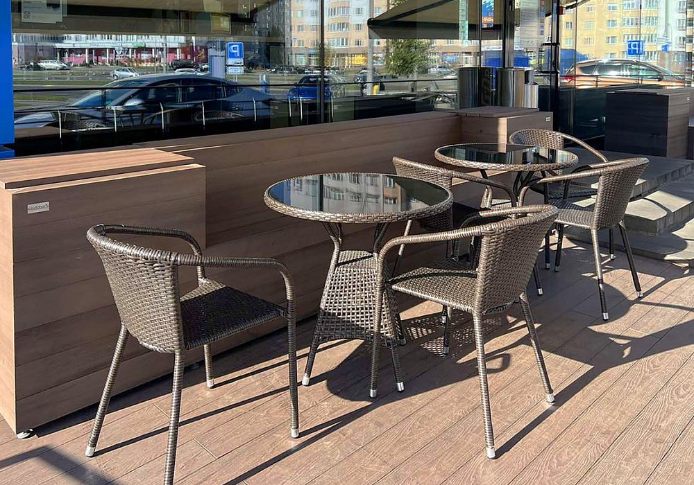 Терраса с уличной мебелью из ДПК Терраса с уличной мебелью из ДПК