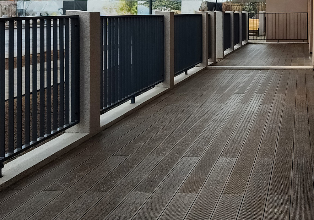 Террасы ДПК в жилом комплексе Террасы ДПК в жилом комплексе