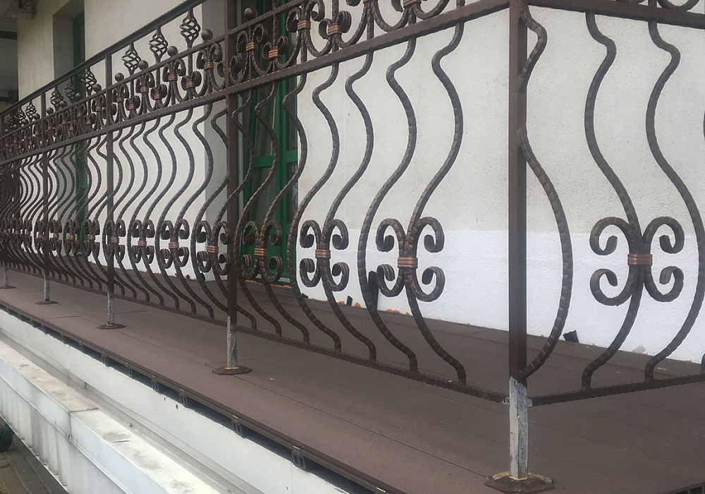 Настил из доски ДПК на балконах реабилитационного центра. Настил из доски ДПК на балконах реабилитационного центра.