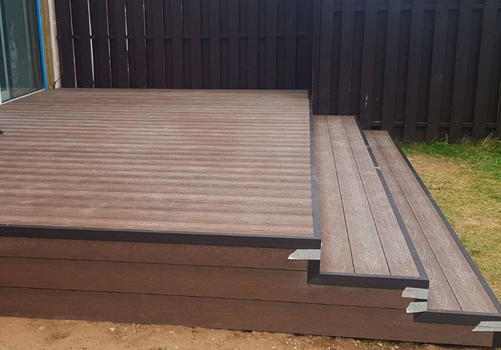 Террасный настил со ступенями в частном доме Террасный настил со ступенями в частном доме