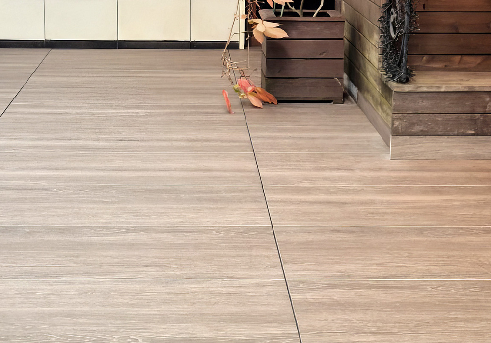 Настил из керамогранита с текстурой дерева Настил из керамогранита с текстурой дерева