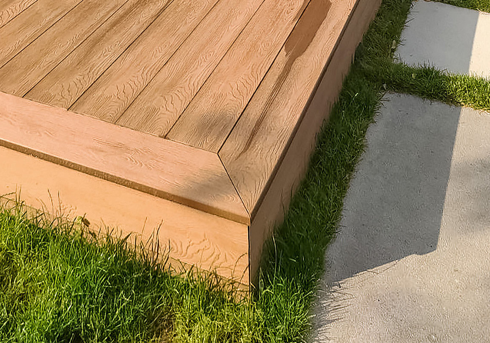 Терраса сложной формы на регулируемых опорах Терраса сложной формы на регулируемых опорах