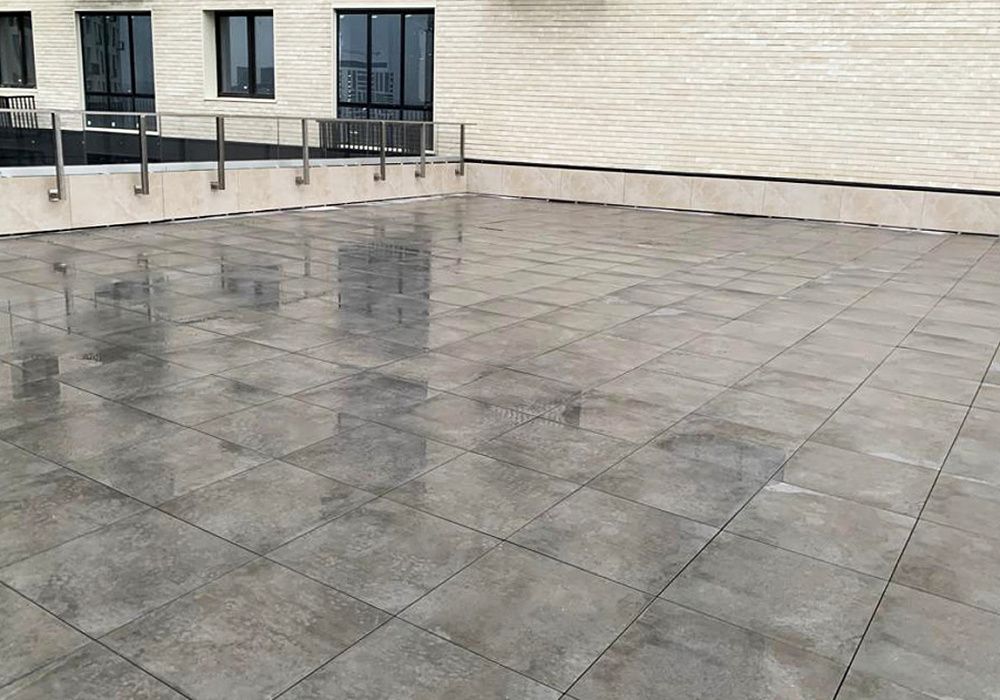 Терраса из керамогранита на регулируемых опорах Терраса из керамогранита на регулируемых опорах