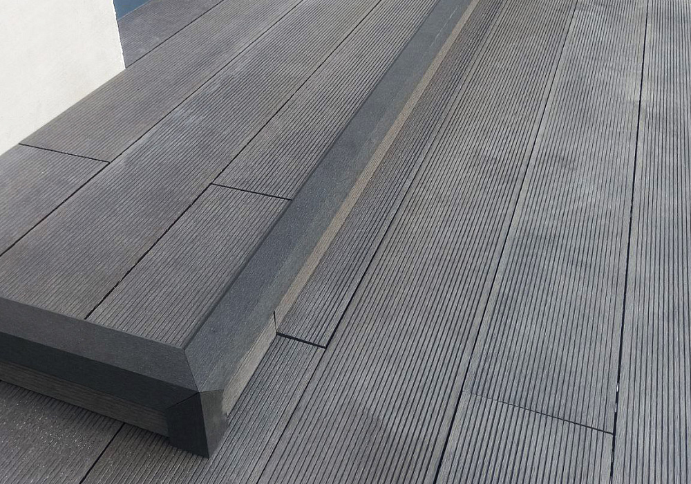 Терраса и крыльцо загородного дома Терраса и крыльцо загородного дома