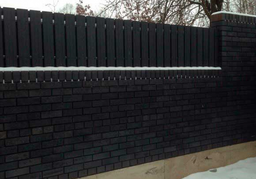 Забор в частном жилом доме в Минске Забор в частном жилом доме в Минске