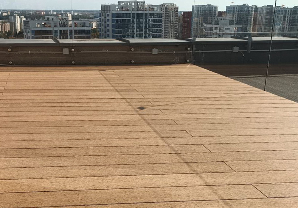 Терраса эксплуатируемой кровли на регулируемых опорах Терраса эксплуатируемой кровли на регулируемых опорах