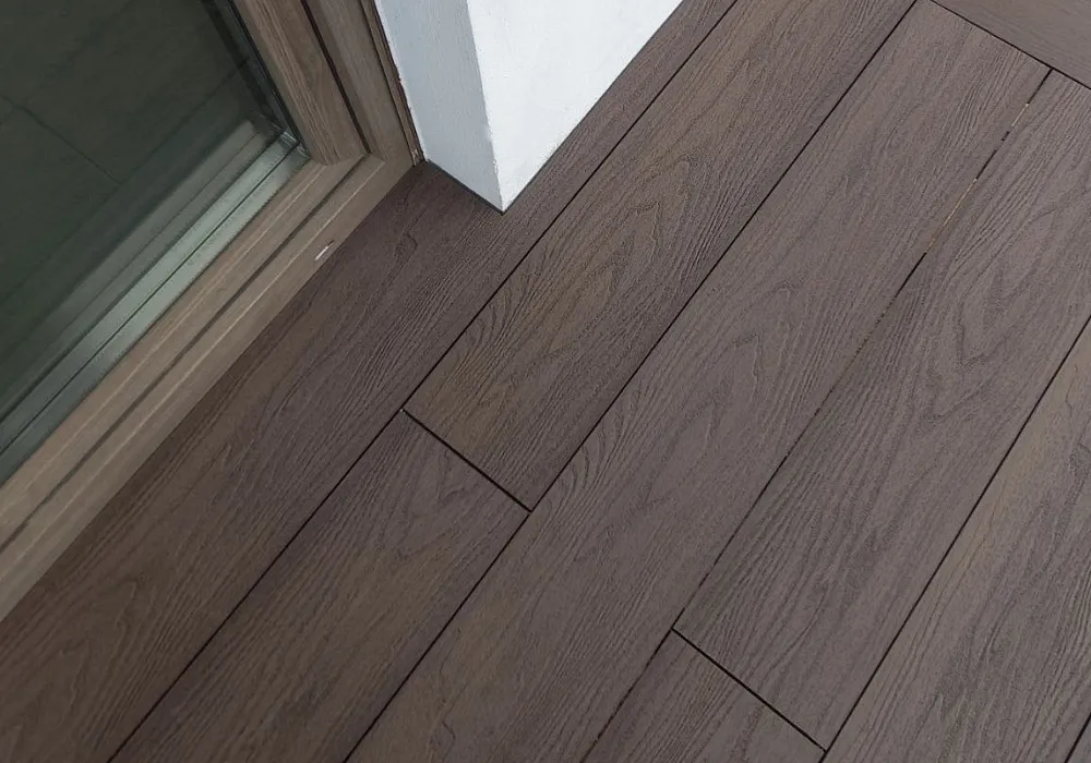 Терраса со ступенями в загородном доме Терраса со ступенями в загородном доме