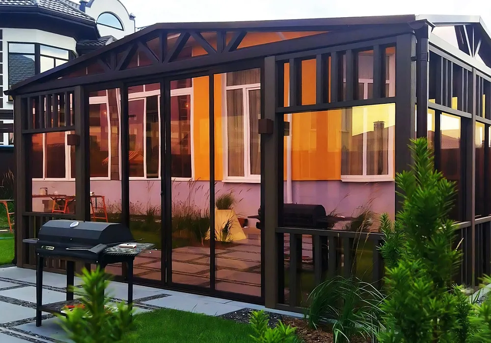 Беседка и качели на загородном участке Беседка и качели на загородном участке