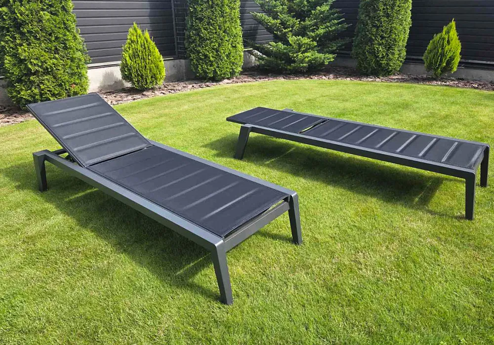 Шезлонги Борнео на придомовой территории Шезлонги Борнео на придомовой территории