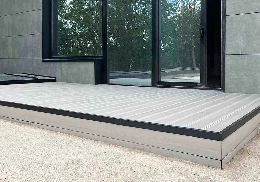 Террасы из ДПК на эксплуатируемой кровле загородного дома Террасы из ДПК на эксплуатируемой кровле загородного дома