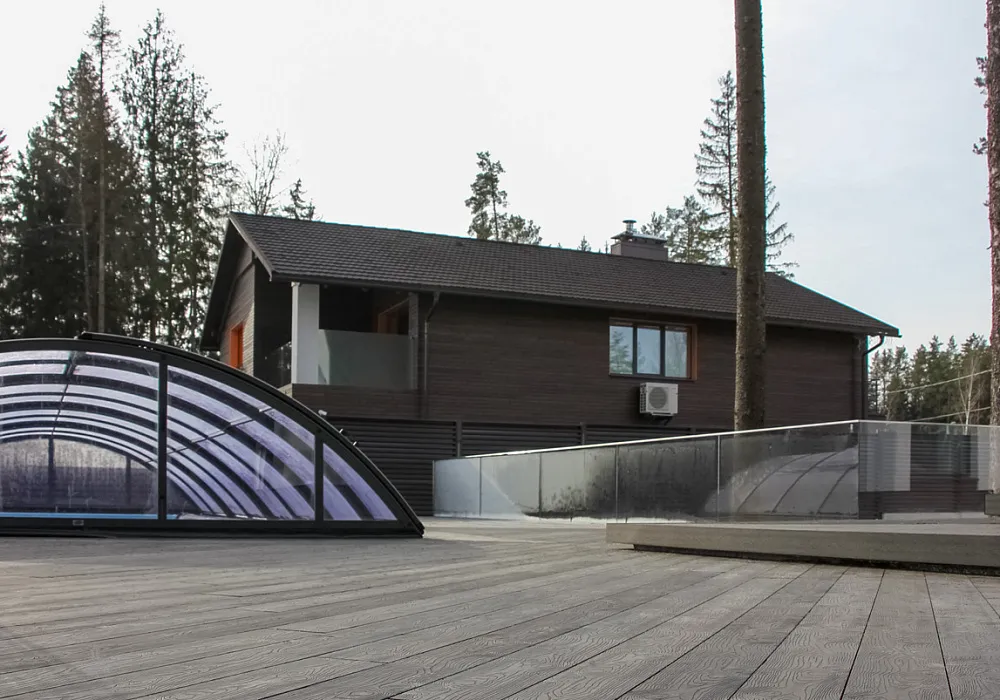 Зона у бассейна во дворе дома Зона у бассейна во дворе дома