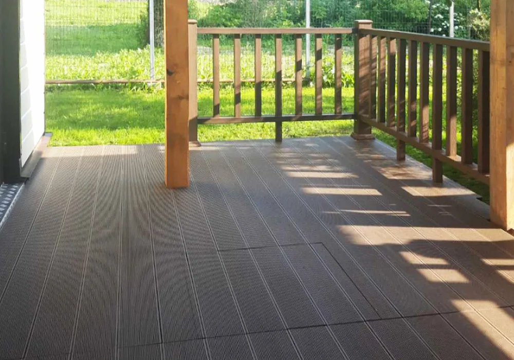 Терраса с ограждениями в частном доме Терраса с ограждениями в частном доме