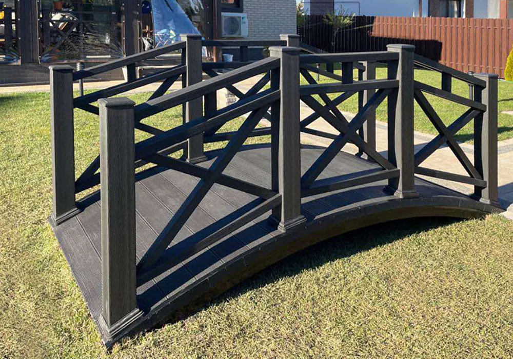 Мост из ДПК с ограждениями "Кантри плюс" Мост из ДПК с ограждениями "Кантри плюс"