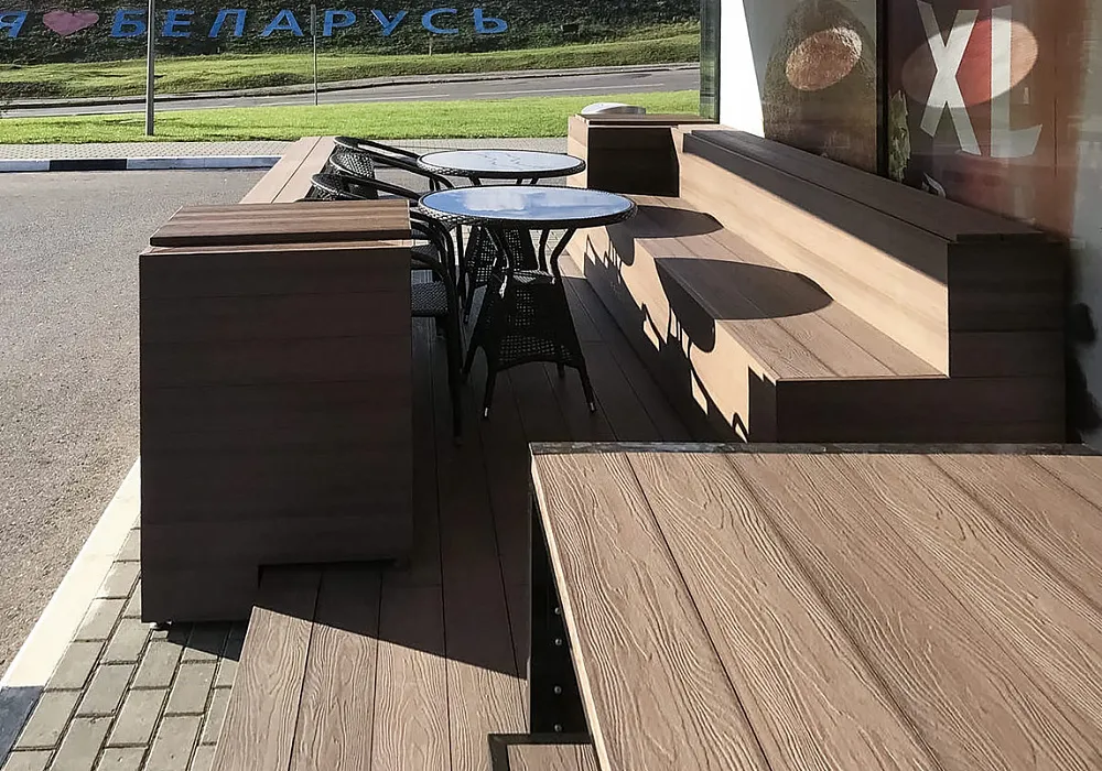 Летнее кафе на автомобильной заправочной станции Летнее кафе на автомобильной заправочной станции