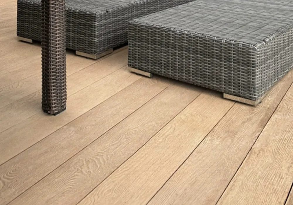 Терраса и садовые дорожки на загородном участке Терраса и садовые дорожки на загородном участке