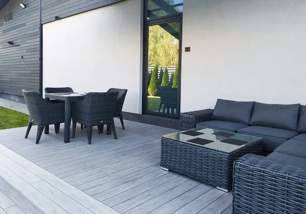 Терраса в светлых тонах на регулируемых опорах Терраса в светлых тонах на регулируемых опорах