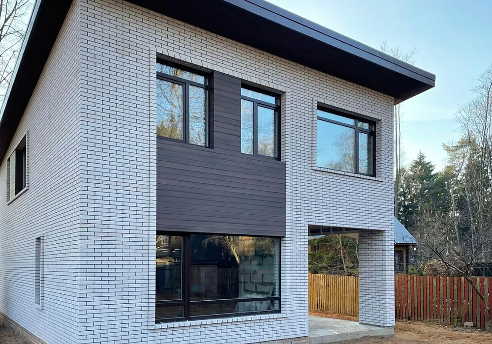 Доска ДПК на фасаде загородного дома Доска ДПК на фасаде загородного дома