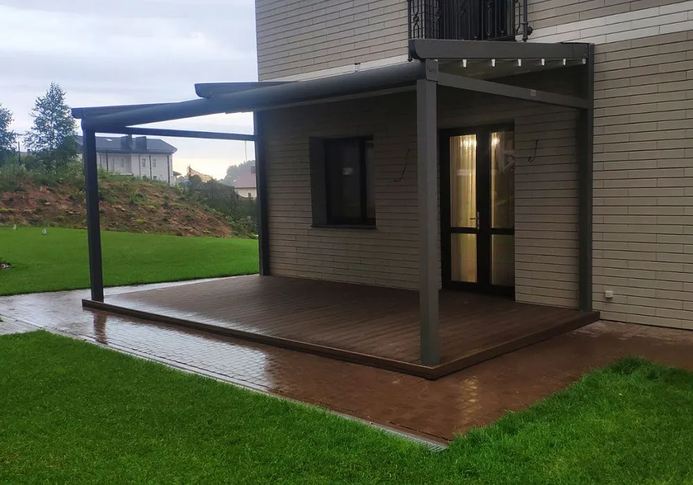 Терраса под навесом в Ратомке. Терраса под навесом в Ратомке.