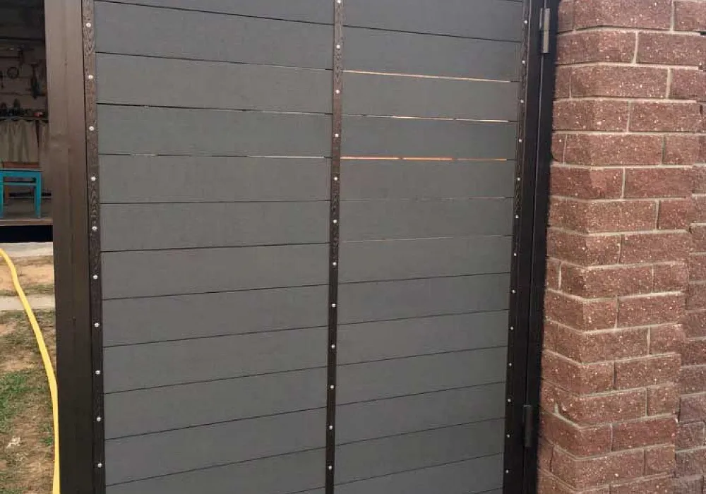 Откатные ворота и калитка частного дома Откатные ворота и калитка частного дома