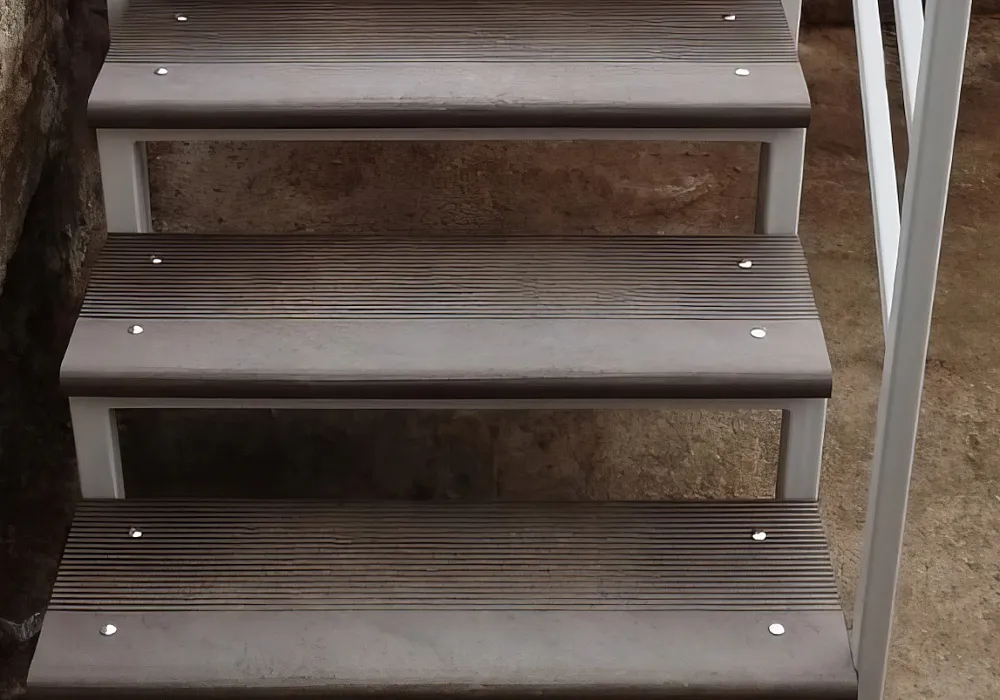 Лестница из ДПК Лестница из ДПК