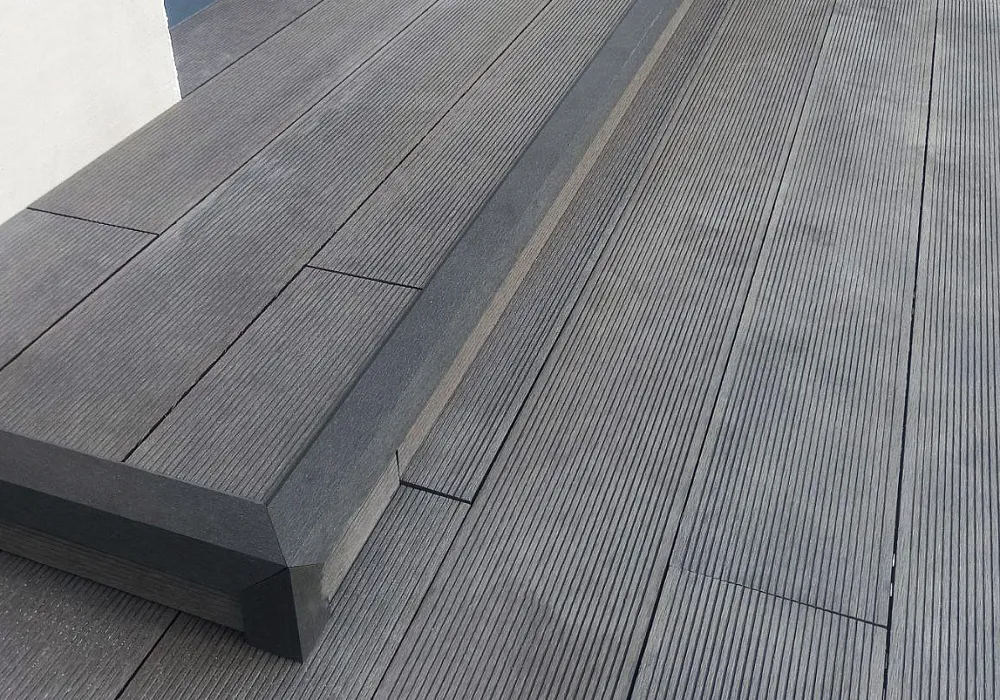 Терраса и крыльцо загородного дома Терраса и крыльцо загородного дома