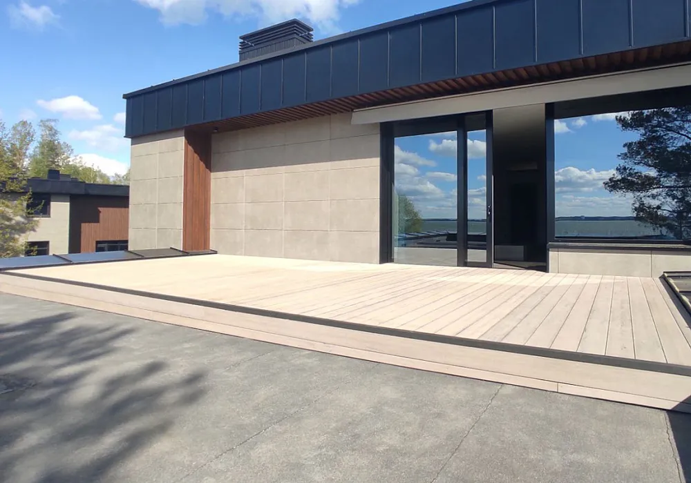 Террасы на регулируемых опорах в жилом комплексе Террасы на регулируемых опорах в жилом комплексе